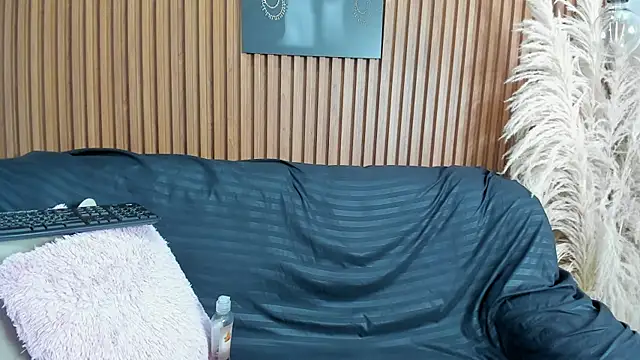 Snapshot of EmmadaSilva chatting on November 2, 2025, 1:57 pm EmmadaSilva online show from November 2, 2025, 1:57 pm