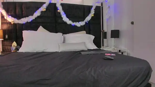 Snapshot of EmmadaSilva chatting on November 24, 2025, 6:51 pm EmmadaSilva online show from November 24, 2025, 6:51 pm