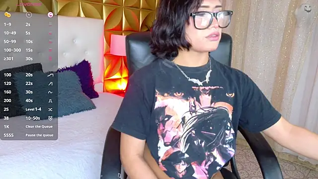 Snapshot of Velvet_Sin_ chatting on November 11, 2025, 12:32 am Velvet Sin online show from November 11, 2025, 12:32 am