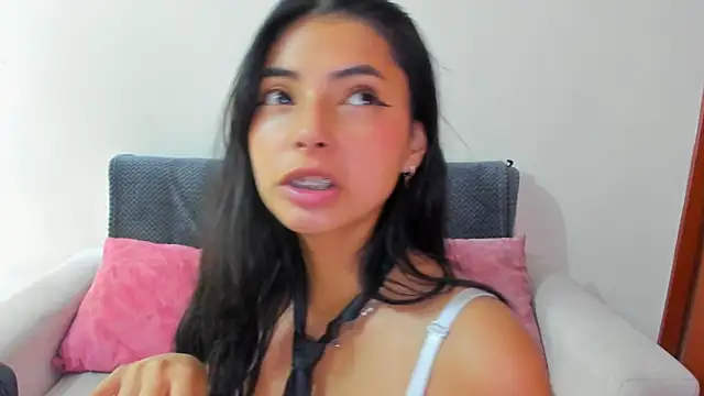 miadaviesx online show from November 13, 2025, 12:15 pm