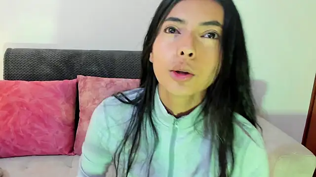 miadaviesx online show from November 25, 2025, 2:28 pm