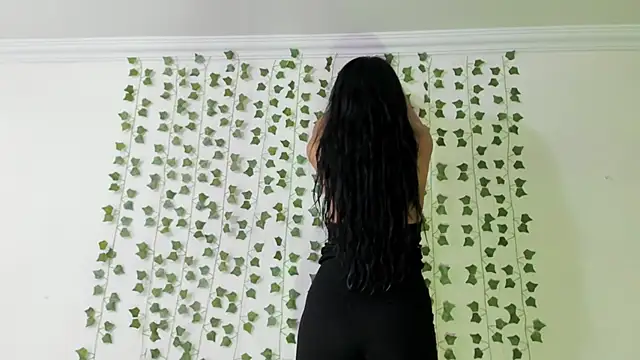 miadaviesx online show from December 18, 2025, 7:09 pm