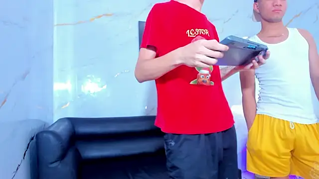 Snapshot of Room_boys_hot chatting on November 10, 2025, 1:43 pm Room boys hot online show from November 10, 2025, 1:43 pm