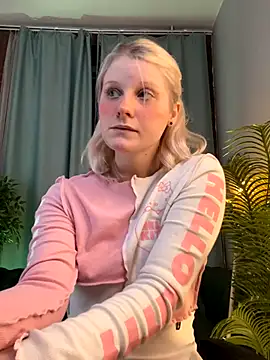 ShineJoan online show from November 14, 2025, 9:57 pm