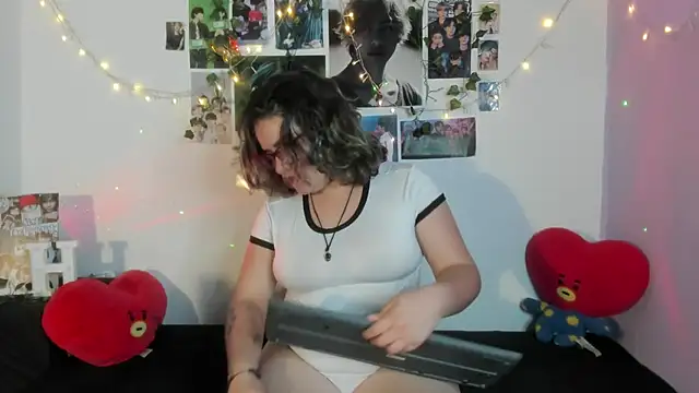 Snapshot of Rose_Hellen chatting on October 27, 2025, 4:05 am Rose Hellen online show from October 27, 2025, 4:05 am