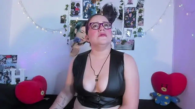 Snapshot of Rose_Hellen chatting on November 5, 2025, 3:28 am Rose Hellen online show from November 5, 2025, 3:28 am