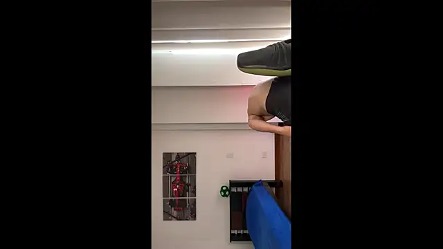 JUSTIN JHONS online show from November 26, 2025, 2:51 pm