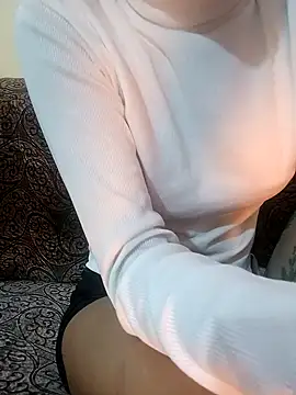 Snapshot of Fuck_me_babyy chatting on November 20, 2025, 3:39 am Fuck me babyy online show from November 20, 2025, 3:39 am