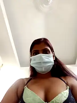 royalgirl321 online show from November 5, 2025, 2:39 pm