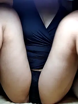 Snapshot of YennyeLa chatting on October 27, 2025, 12:26 am YennyeLa online show from October 27, 2025, 12:26 am