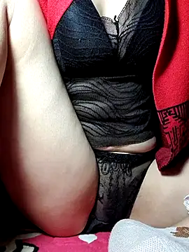 Snapshot of YennyeLa chatting on December 4, 2025, 11:13 pm YennyeLa online show from December 4, 2025, 11:13 pm