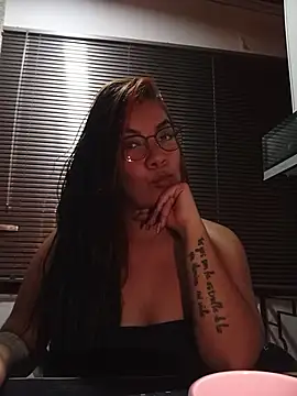 Snapshot of lili_hiugs chatting on October 23, 2025, 6:56 am lili hiugs online show from October 23, 2025, 6:56 am