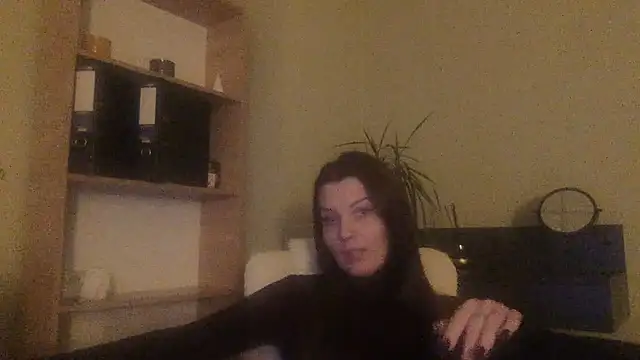 Snapshot of DollyRoma chatting on November 26, 2025, 3:24 pm DollyRoma online show from November 26, 2025, 3:24 pm