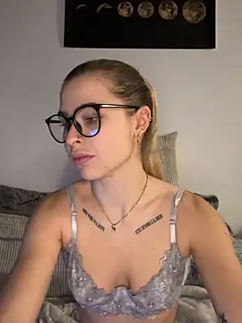 AlyssaSchwarz online show from December 14, 2025, 7:07 pm