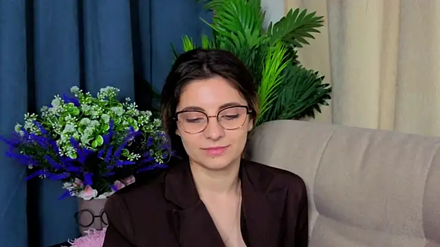 Snapshot of CasandraMickell chatting on November 7, 2025, 8:31 pm CasandraMickell online show from November 7, 2025, 8:31 pm