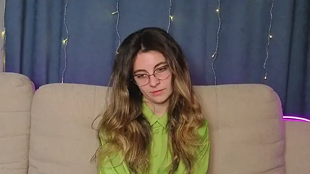 Snapshot of CasandraMickell chatting on November 13, 2025, 8:19 pm CasandraMickell online show from November 13, 2025, 8:19 pm