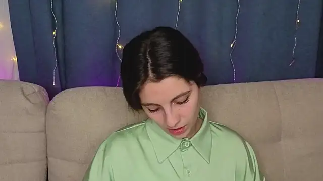 Snapshot of CasandraMickell chatting on November 14, 2025, 4:17 pm CasandraMickell online show from November 14, 2025, 4:17 pm