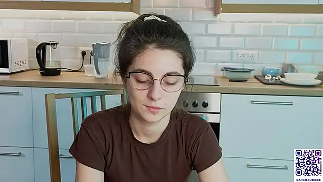 Snapshot of CasandraMickell chatting on November 28, 2025, 10:01 pm CasandraMickell online show from November 28, 2025, 10:01 pm