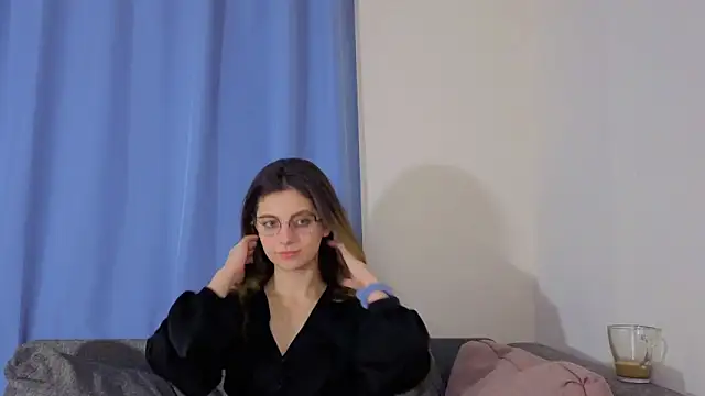 Snapshot of CasandraMickell chatting on December 4, 2025, 9:34 pm CasandraMickell online show from December 4, 2025, 9:34 pm