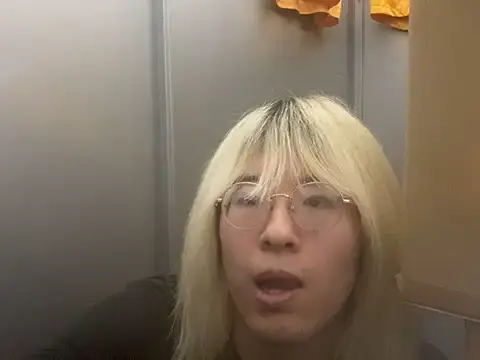 MUIMUICHAN27 online show from December 19, 2025, 5:36 am