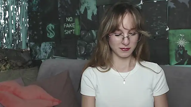 Snapshot of AlishaKellyi chatting on October 30, 2025, 5:53 am AlishaKellyi online show from October 30, 2025, 5:53 am