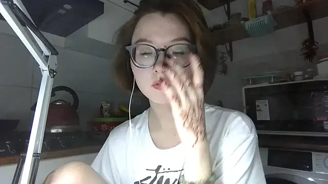 Snapshot of LilysTaylor chatting on October 23, 2025, 5:55 pm LilysTaylor online show from October 23, 2025, 5:55 pm