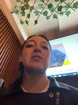 Lia  white online show from November 30, 2025, 1:09 am