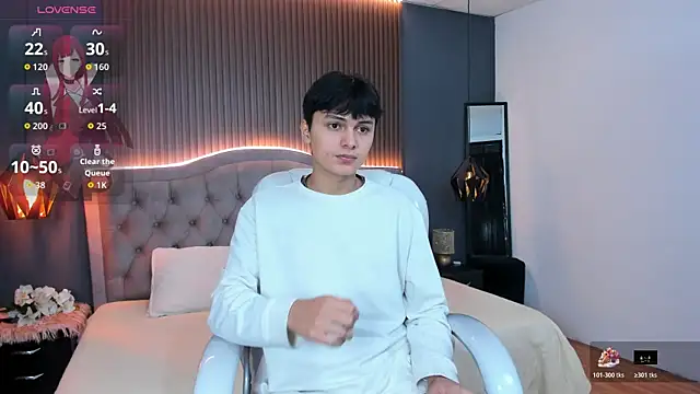 Snapshot of Maxii18_ chatting on October 24, 2025, 12:01 pm Maxii18  online show from October 24, 2025, 12:01 pm