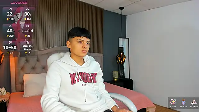 Maxii18  online show from October 27, 2025, 1:37 pm