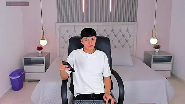 Maxii18  online show from December 15, 2025, 6:45 pm