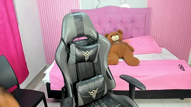 Snapshot of Milu_17 chatting on October 29, 2025, 10:50 am Milu 17 online show from October 29, 2025, 10:50 am