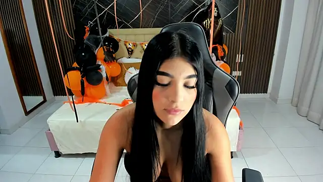 Snapshot of Milu_17 chatting on November 4, 2025, 10:58 am Milu 17 online show from November 4, 2025, 10:58 am