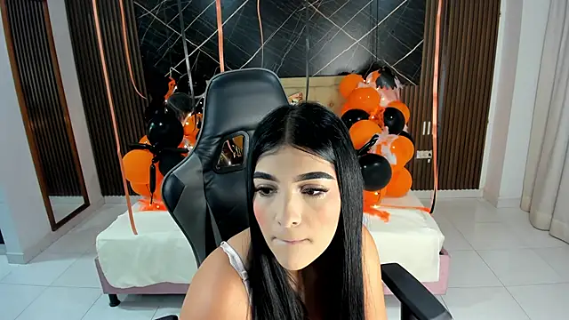 Snapshot of Milu_17 chatting on November 7, 2025, 10:59 am Milu 17 online show from November 7, 2025, 10:59 am