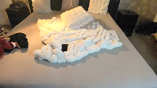 Amanda-JewelzX online show from November 22, 2025, 8:30 pm