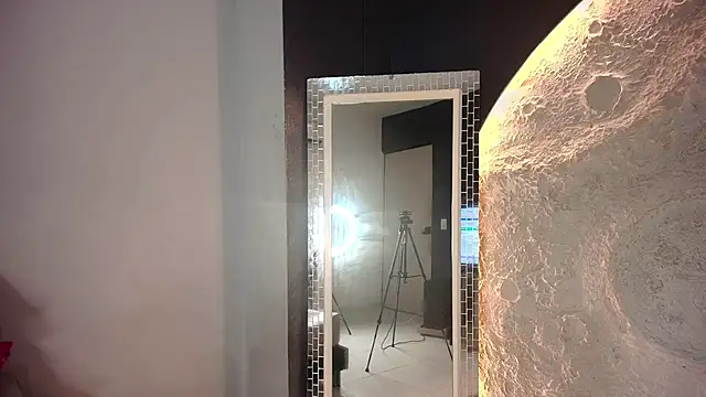 NaomiQueents online show from November 11, 2025, 12:49 pm