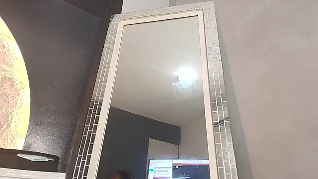 NaomiQueents online show from November 20, 2025, 1:22 pm