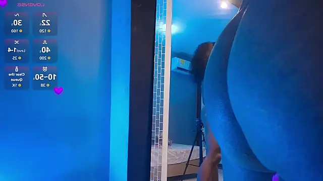 NaomiQueents online show from December 1, 2025, 4:23 pm