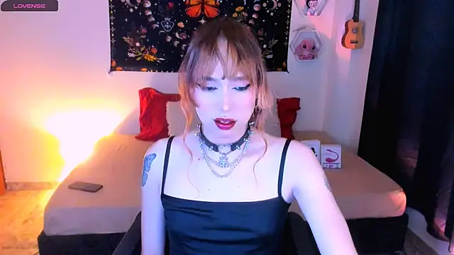 AdelineEsposito online show from November 30, 2025, 1:31 am