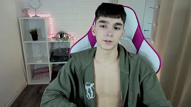 Snapshot of YamiTwink chatting on November 20, 2025, 11:21 am YamiTwink online show from November 20, 2025, 11:21 am