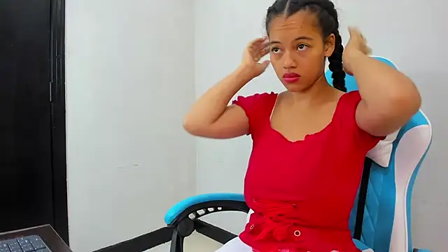 agata18  online show from November 12, 2025, 12:38 pm