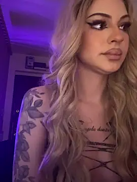 Snapshot of NovaPearl chatting on November 2, 2025, 8:33 pm NovaPearl online show from November 2, 2025, 8:33 pm