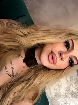 Snapshot of NovaPearl chatting on November 6, 2025, 11:15 pm NovaPearl online show from November 6, 2025, 11:15 pm