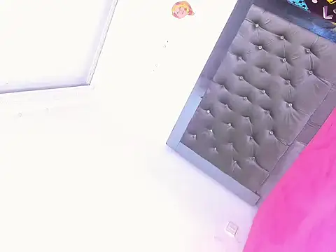 Snapshot of shopy_horny chatting on December 14, 2025, 8:41 am shopy horny online show from December 14, 2025, 8:41 am