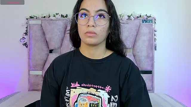 Snapshot of Iris_mandarinne chatting on October 28, 2025, 6:10 pm Iris mandarinne online show from October 28, 2025, 6:10 pm