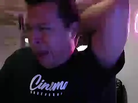 Snapshot of mrpandacol89 chatting on October 28, 2025, 10:23 pm mrpandacol89 online show from October 28, 2025, 10:23 pm