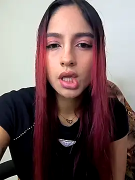 Snapshot of SofiCastro09_ chatting on October 29, 2025, 9:27 pm SofiCastro09 online show from October 29, 2025, 9:27 pm