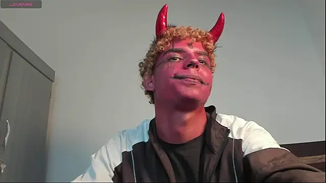 Snapshot of Daark_Eros chatting on October 29, 2025, 9:49 pm Daark Eros online show from October 29, 2025, 9:49 pm