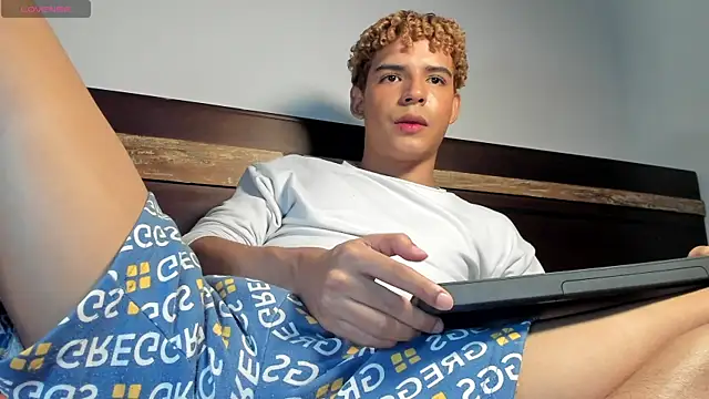 Snapshot of Daark_Eros chatting on November 13, 2025, 12:20 am Daark Eros online show from November 13, 2025, 12:20 am