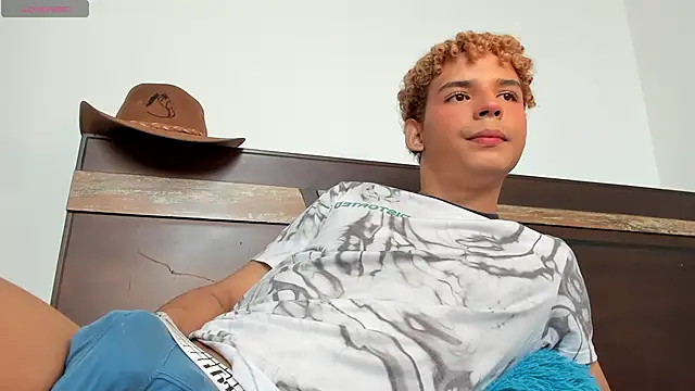 Snapshot of Daark_Eros chatting on November 13, 2025, 4:17 pm Daark Eros online show from November 13, 2025, 4:17 pm