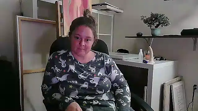 Snapshot of Artgirlie31 chatting on November 1, 2025, 3:41 am Artgirlie31 online show from November 1, 2025, 3:41 am